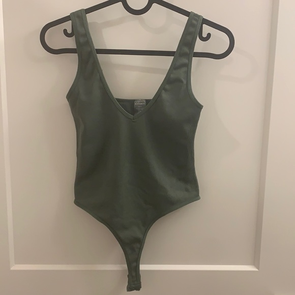 Dynamic Green Bodysuit - Picture 2 of 9